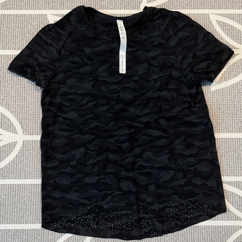 NWOT lululemon | Black Camo | Reflective w/ Cross Back | Size 2 | Soft
